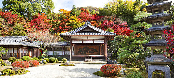 Noh Stage “Hokyoden”<br />
Built upon the occasion of the tercentenary of Toyotomi Hideyoshi at the Toyokuni Shrine in Higashiyama-ku, Kyoto. Eventually moved to its present location. Used for Noh Play performances as well as for conferences.
